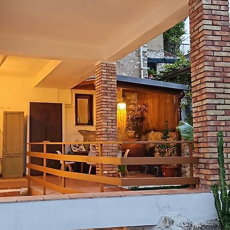 Oikos Guesthouse & Rooftop Suio Buitenkant foto
